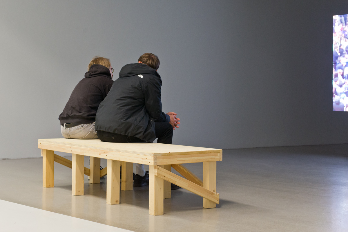 GfzK Ausstellung – Clemens von Wedemeyer – Mehrheiten – Ausstellungsarchitektur, -möbel